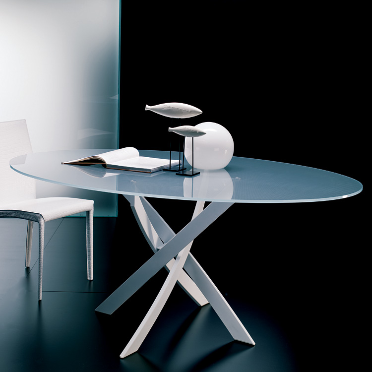 Barone Elliptical dining table from Bontempi, designed by Dondoli and Pocci
