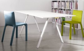 Neat Desk by Kristalia