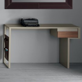 Task Desk by Compar