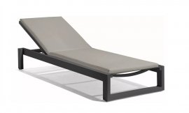 Fuse Lounger by Manutti