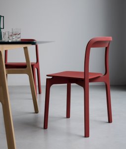 Contorna Chair by Kristalia