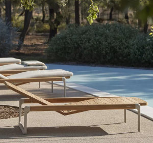 Flows Lounger Daybed by Manutti