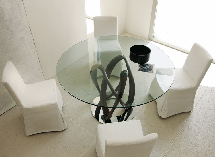 Infinity dining table from Porada, designed by S. Bigi