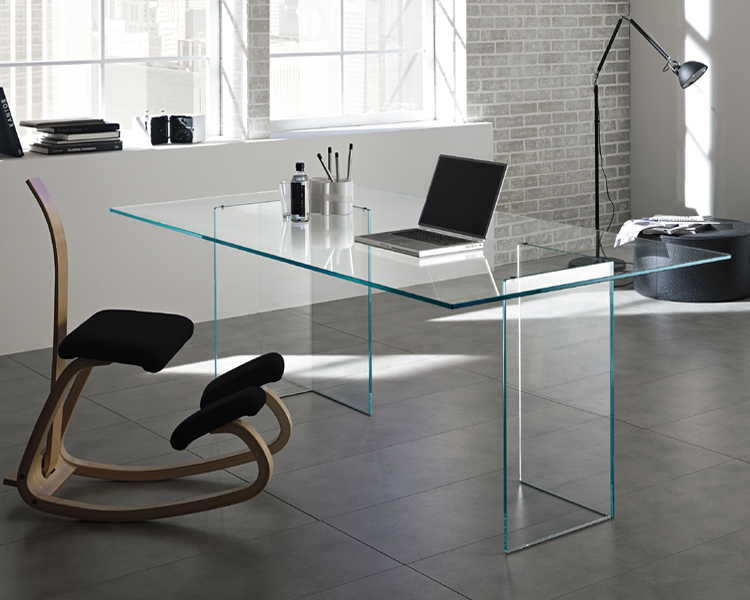 Bacco dining table from Tonelli, designed by M.U.