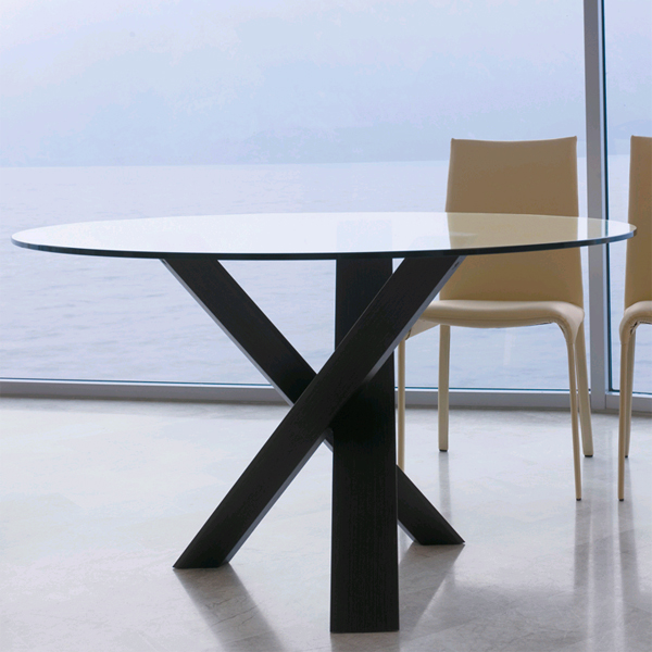 Resort dining table from Ivano Antonello Italia