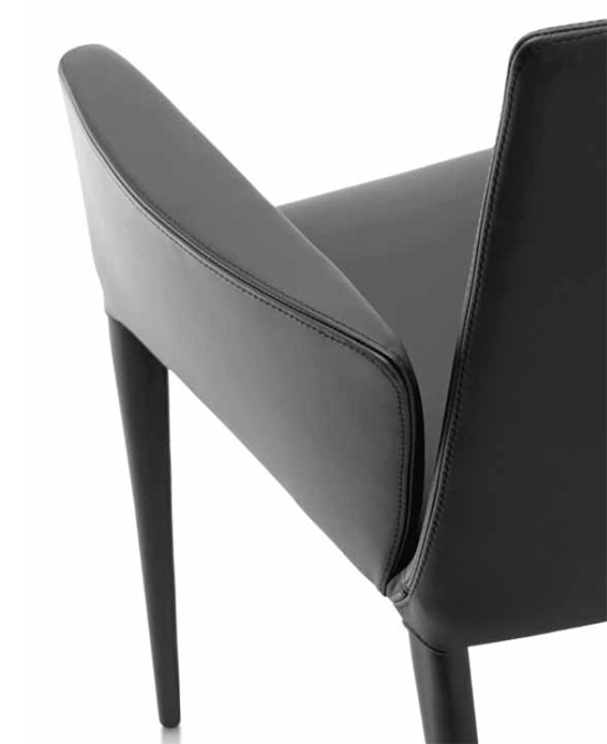 Bella L lounge chair from Frag, designed by G. e R. Fauciglietti