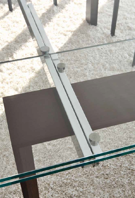 Axel Extendable dining table from Unico Italia