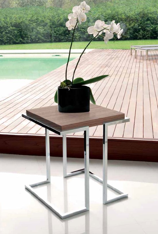 Service end table from Unico Italia