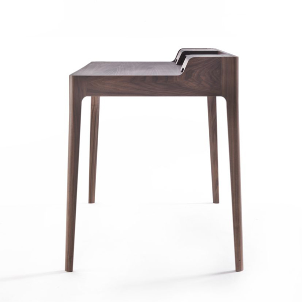 Saffo desk from Porada, designed by C. Ballabio