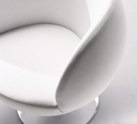Matchball lounge chair from Tonon