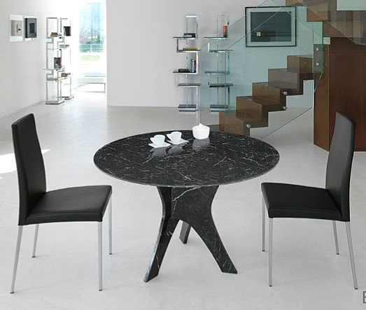 Brera dining table from Steelline