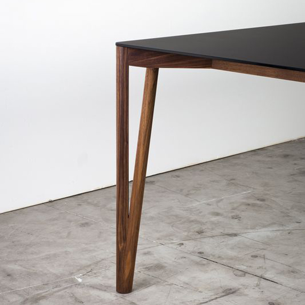 Decapo dining table from Miniforms, designed by Francesco Beghetto