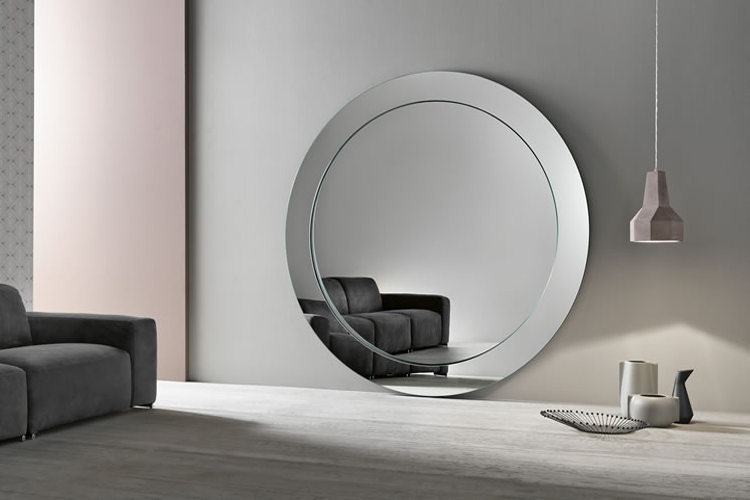 Gerundio mirror from Tonelli, designed by Giovanni Tommaso Garattoni
