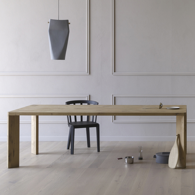 Manero dining table from Miniforms, designed by Paolo Cappello