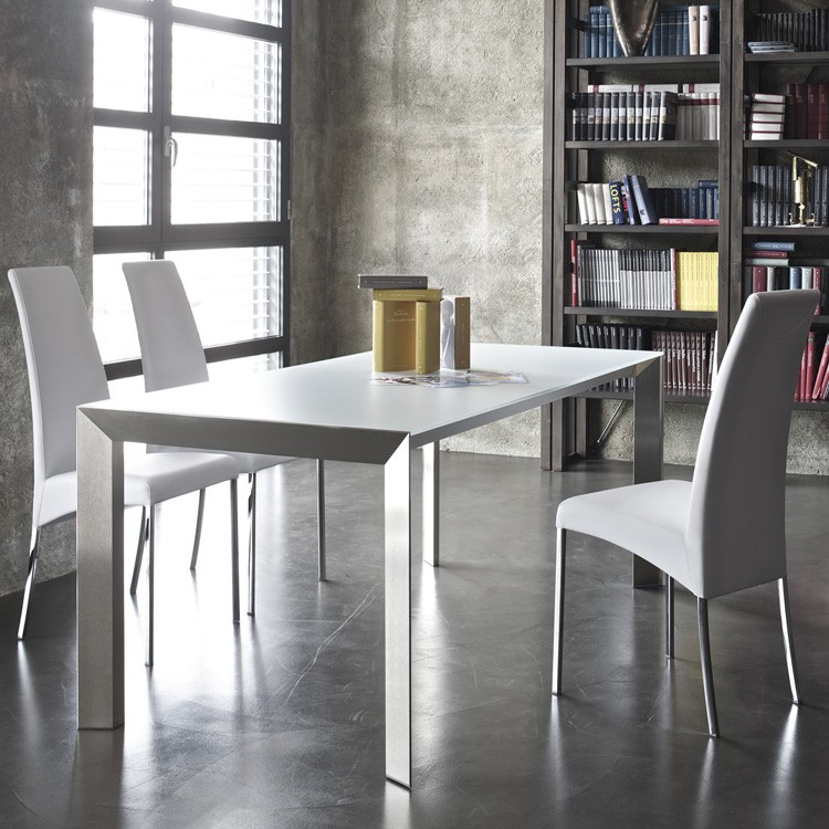 Genio dining table from Bontempi, designed by  R&D Bontempi Casa