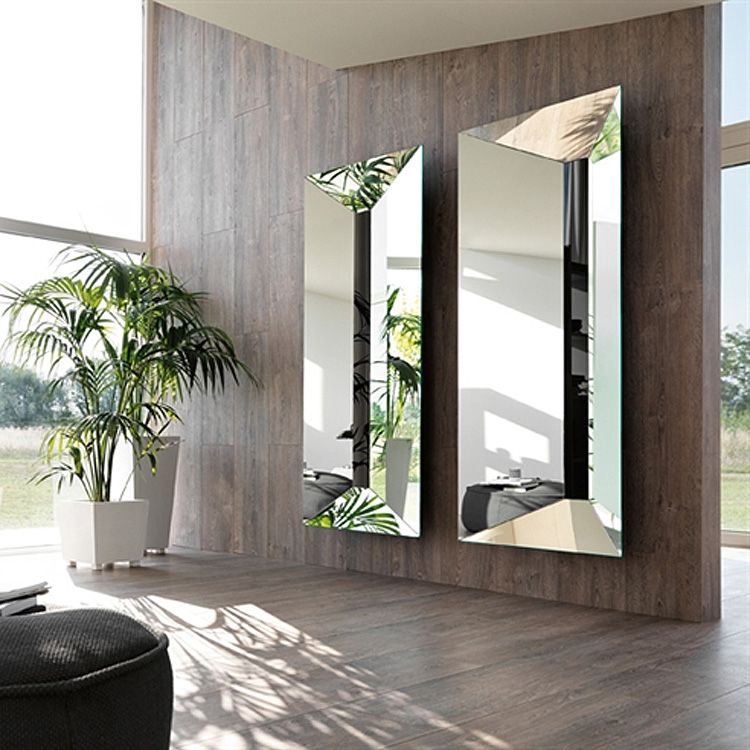 Reverso mirror from Fiam, designed by Leonardo Dainelli