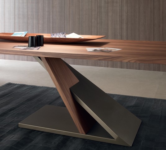 Zed dining table from Compar