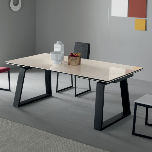 Mango dining table from Compar