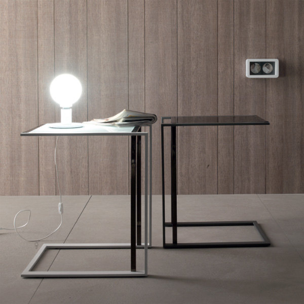 Square end table from Compar