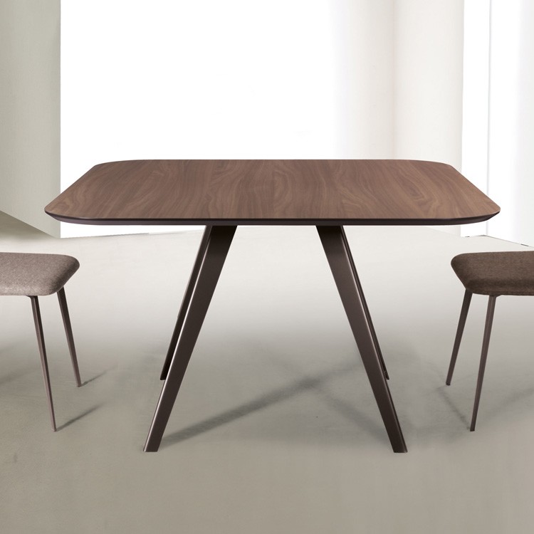 Aky Met dining table from Trabaldo