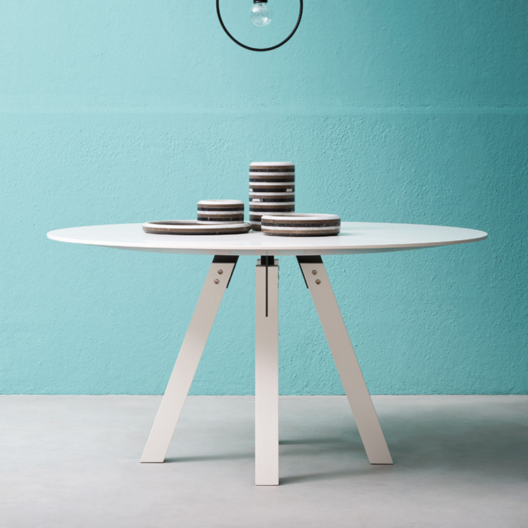 Le 20 dining table from Alf Dafre