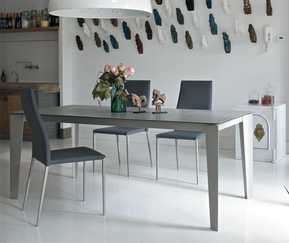 Cruz dining table from Bontempi, designed by Daniele Molteni