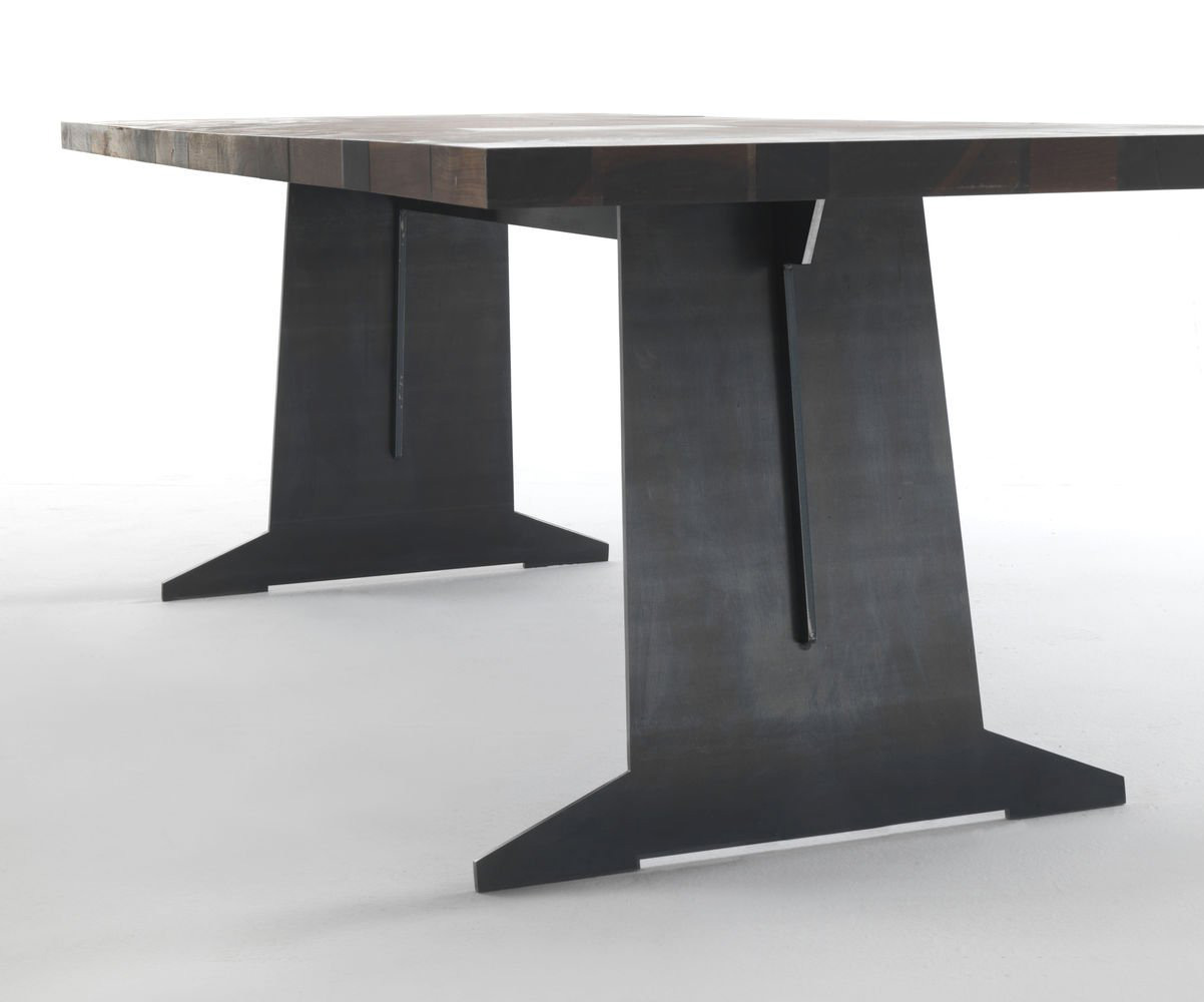 Goodwood dining table from Riva 1920