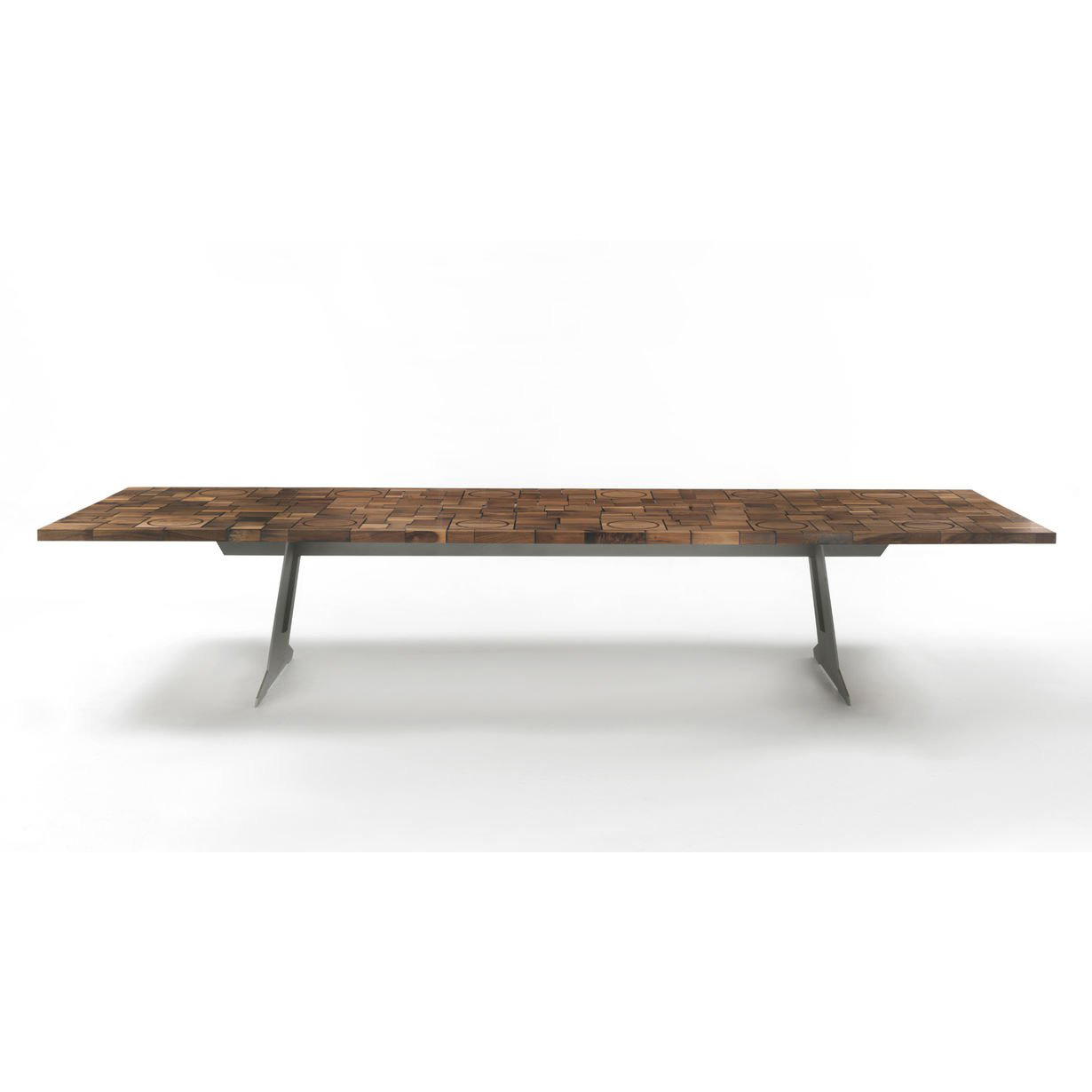 Goodwood dining table from Riva 1920