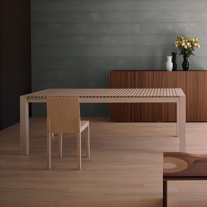 Astor dining table from Horm
