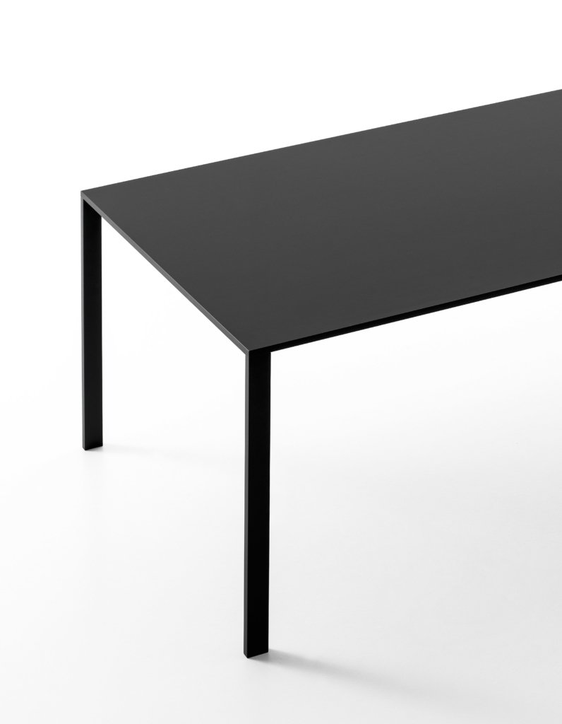 be-Easy Table dining from Kristalia, designed by Bluezone