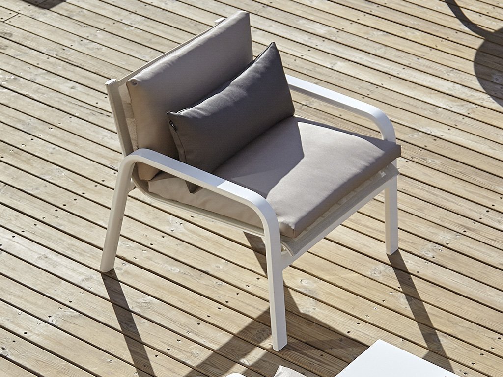 Gandia Blasco Stack Lounge Chair | Metal | Outdoor-Patio Furniture ...