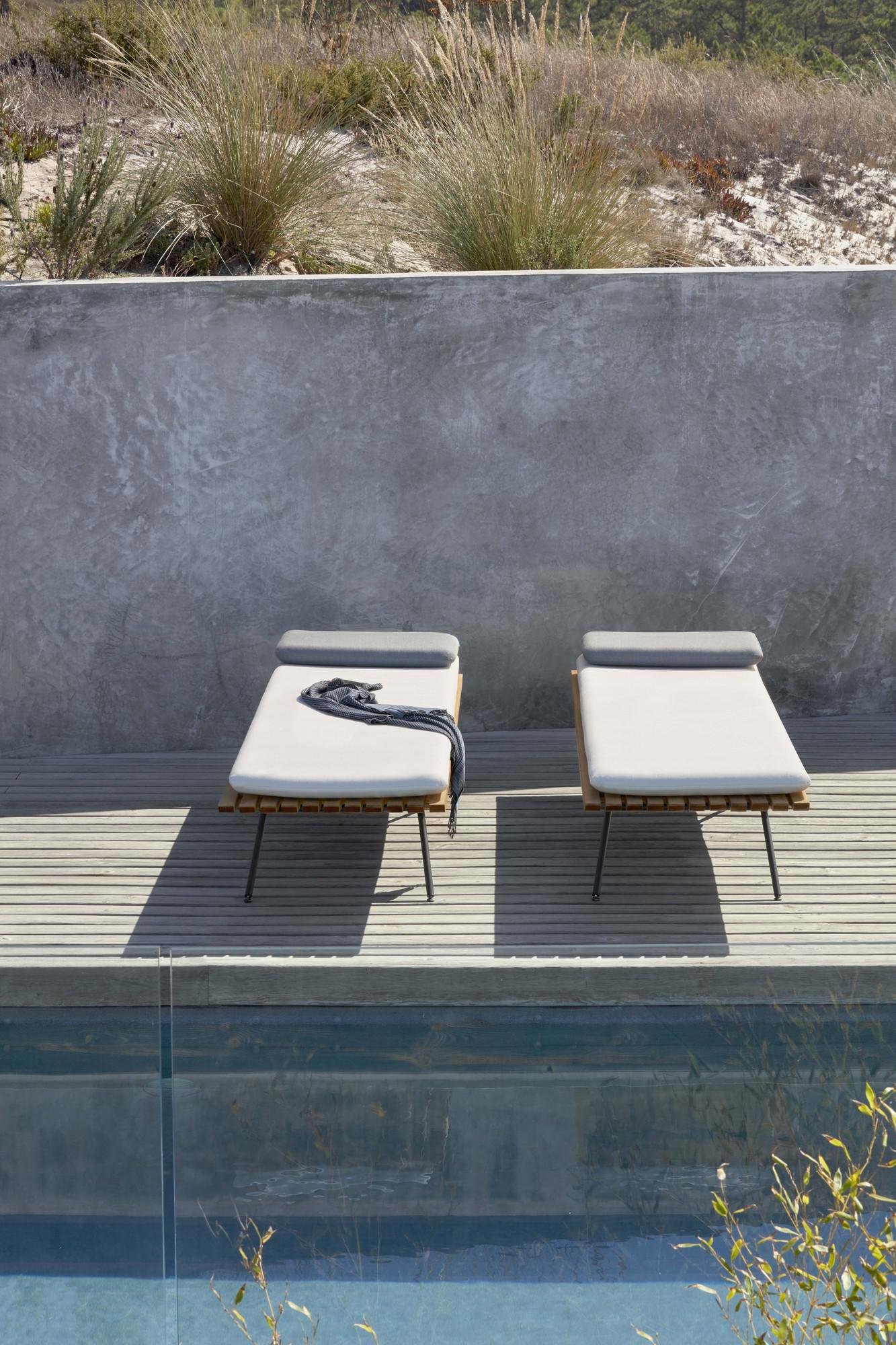 San Lounger from Manutti, designed by Lionel Doyen