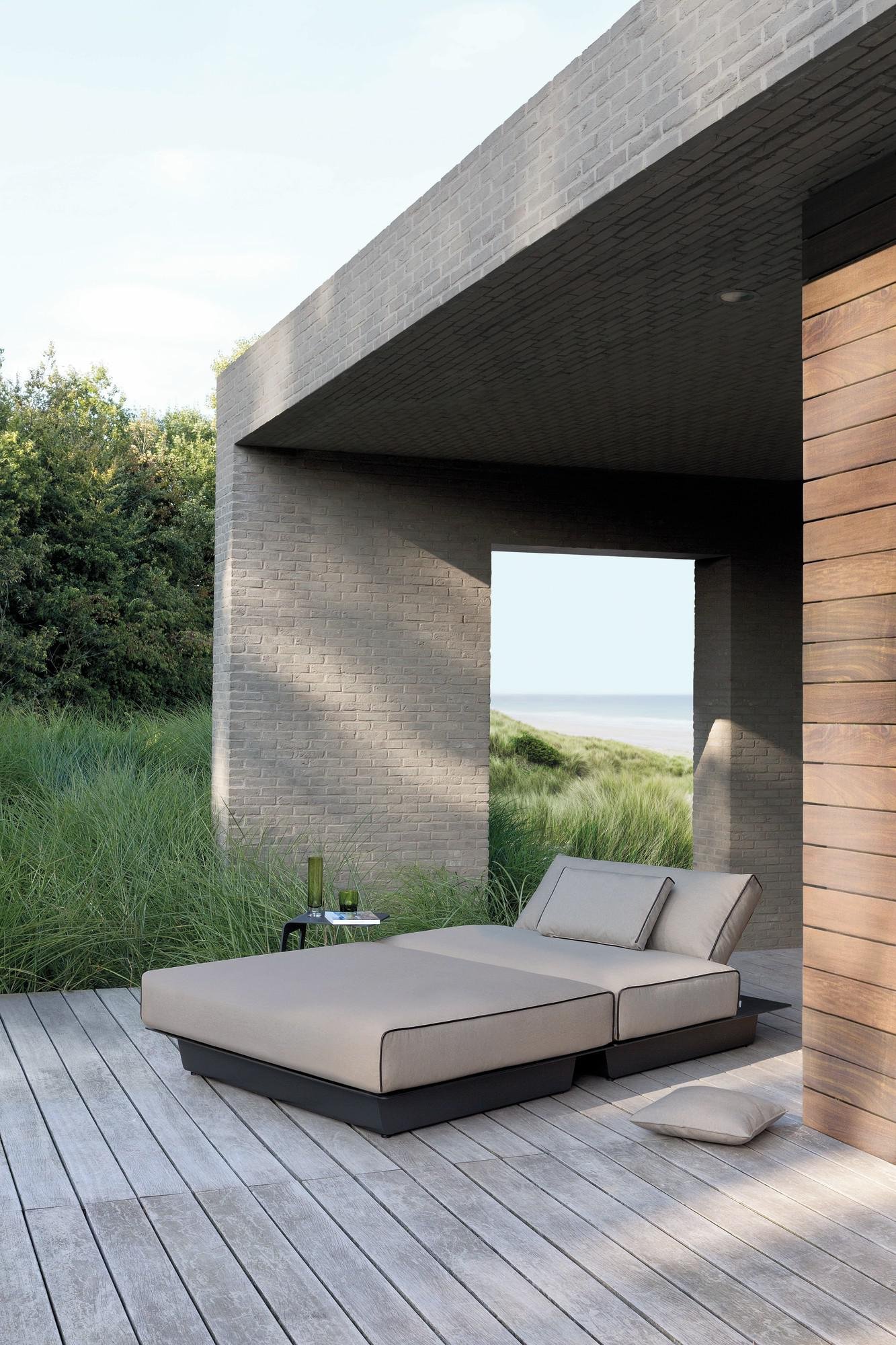 Manutti Air Daybed | Wooden Sunbed | Outdoor-Patio Furniture - Ultra Modern