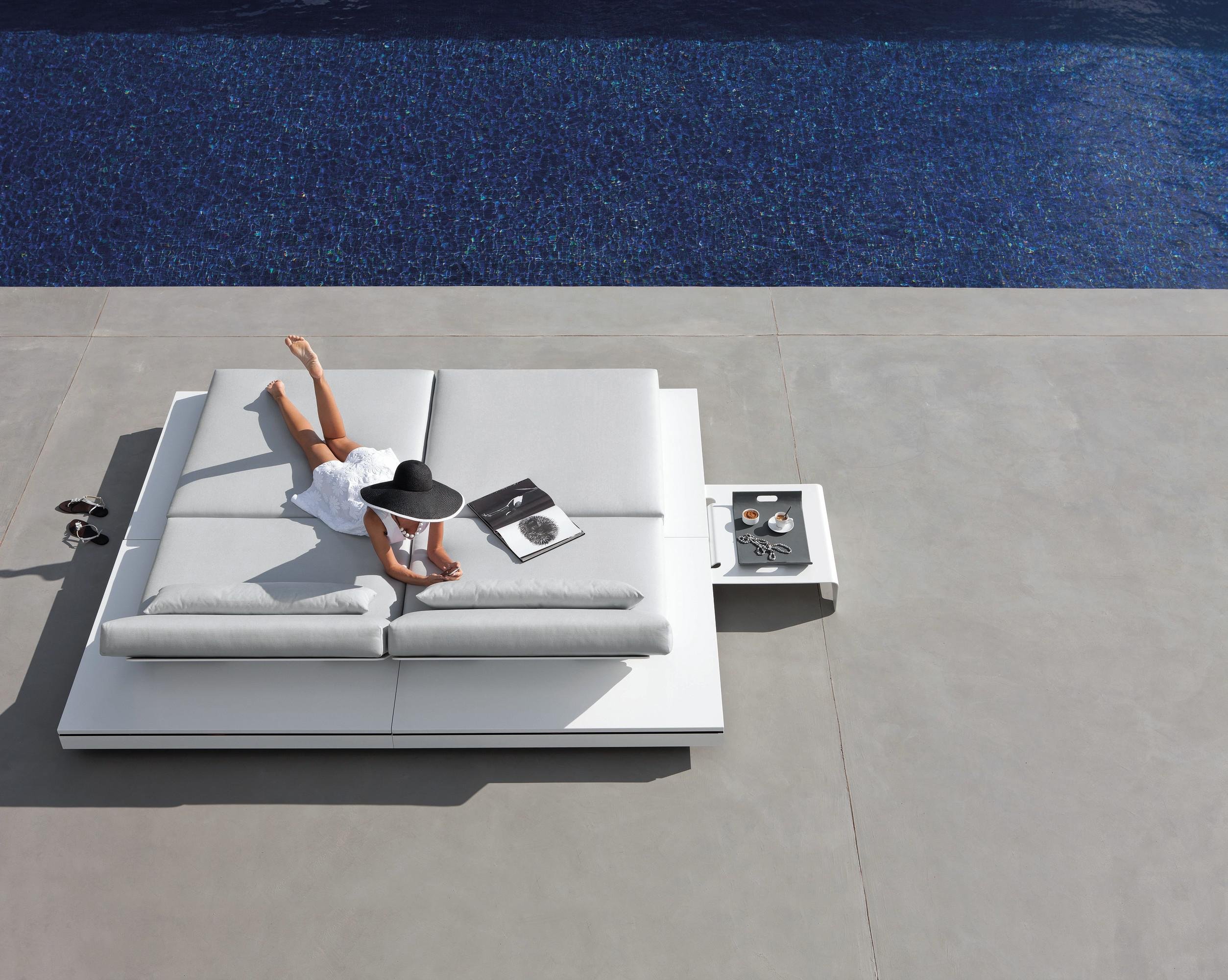 Elements Lounger sunbed from Manutti, designed by Gerd Couckhuyt