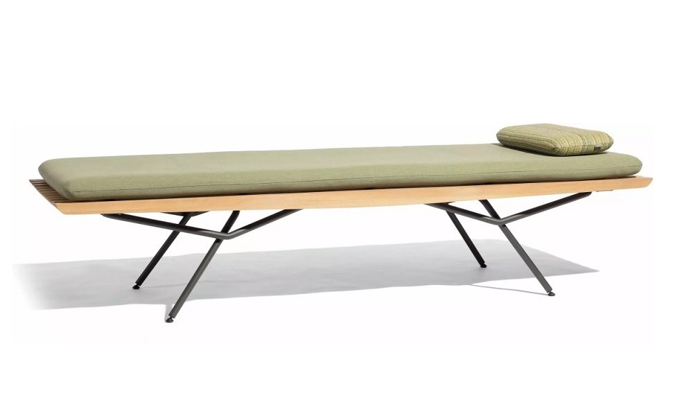 San Lounger from Manutti, designed by Lionel Doyen