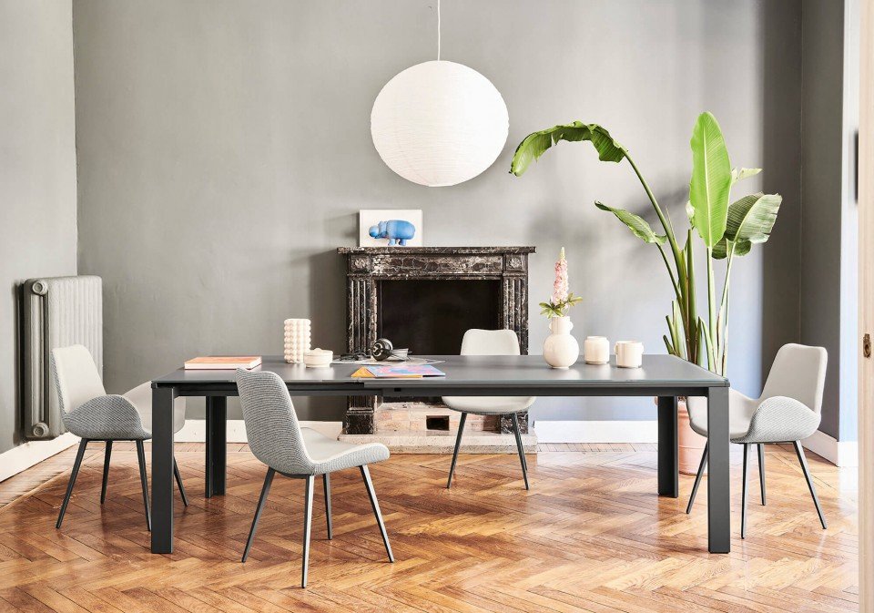 Marcopolo Extendable Table dining from Midj, designed by Paolo Vernier