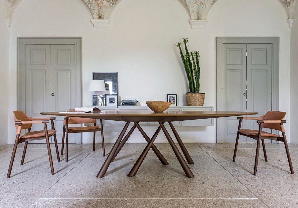 Forest Oval Dining Table from Midj, designed by Beatriz Sempere