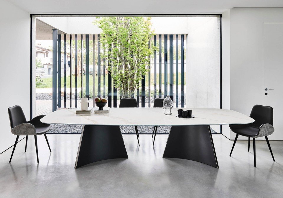 Concave Botte Dining Table from Midj, designed by Nicola Bonriposi