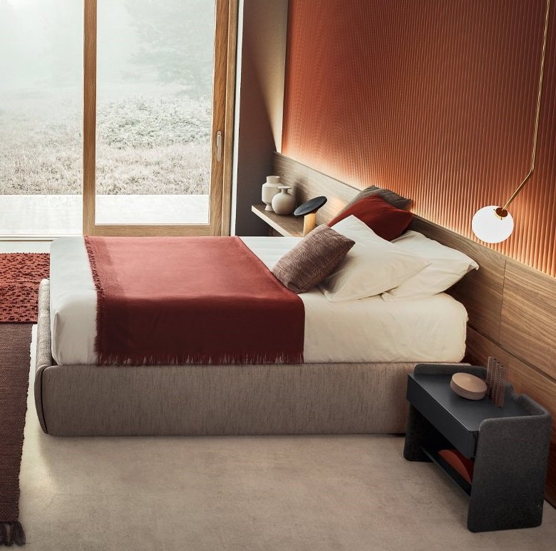 Rialto Bed from Pianca, designed by E. Gallina