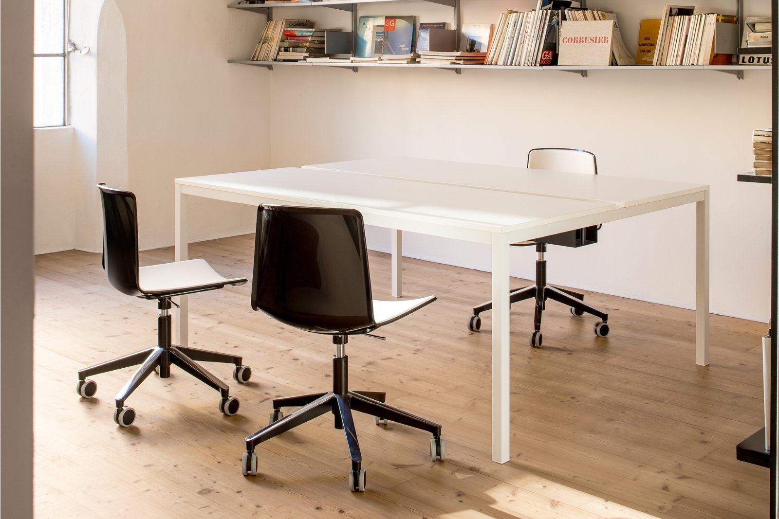 Kuadro Table desk from Pedrali, designed by Pedrali R&D